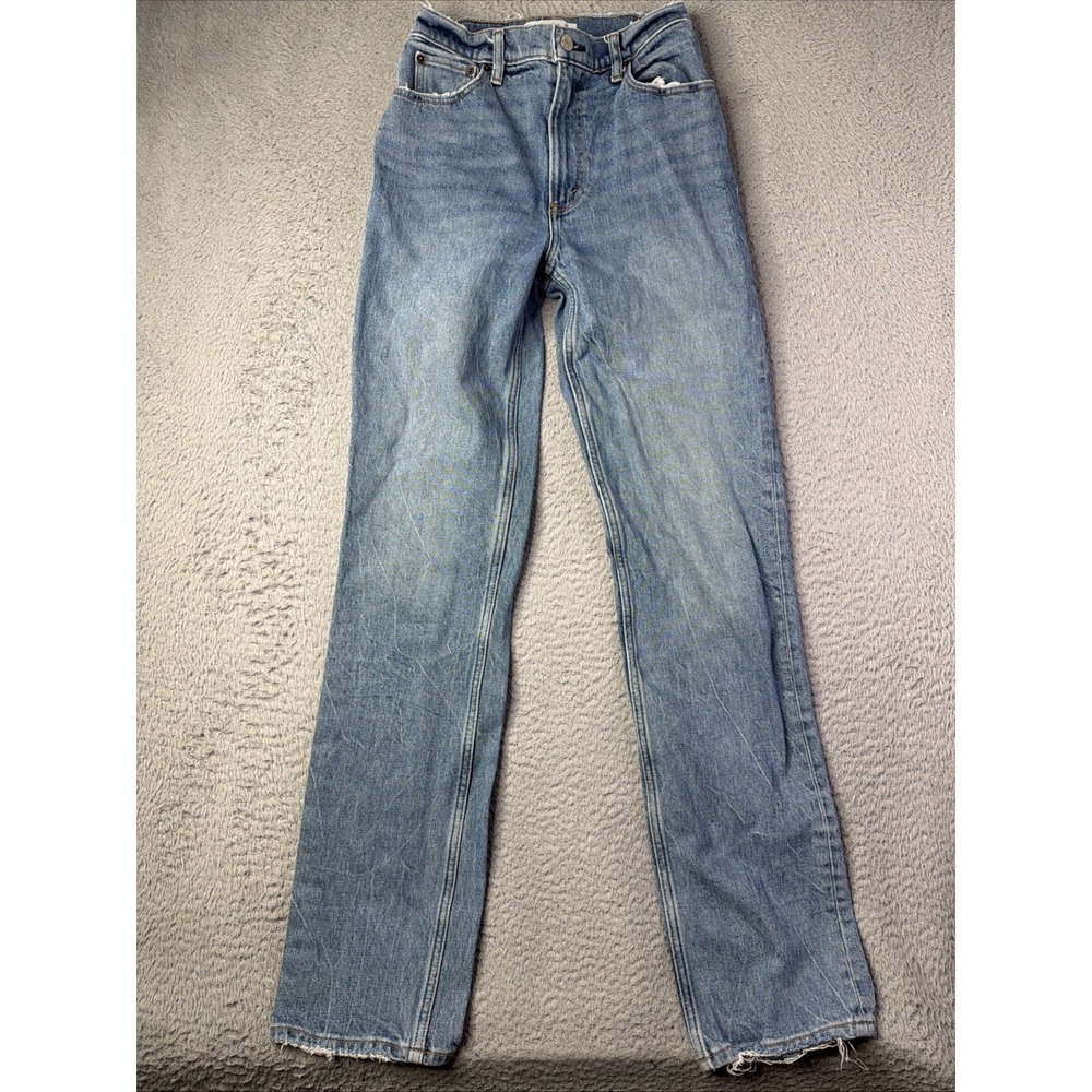 Abercrombie & Fitch Ultra High Rise 90s Straight Jean Size 25/0 Raw Hem 25x31